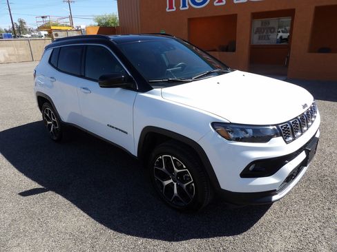 Used 2025 Jeep Compass Limited AWD/4WD image 2