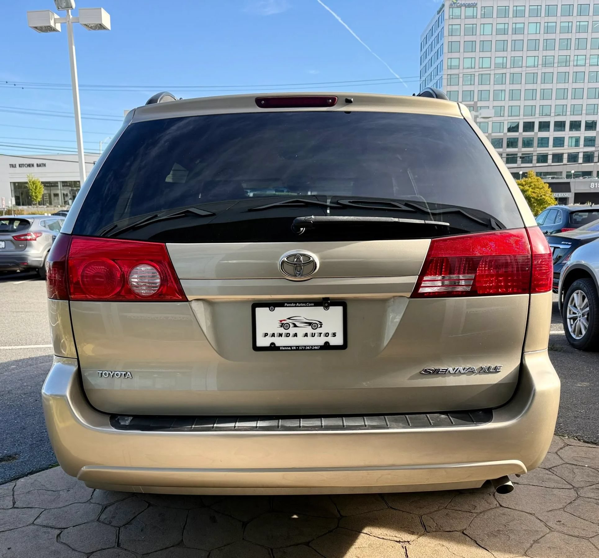 Used 2004 Toyota Sienna XLE w/ XLE Pkg 12 FWD image 6