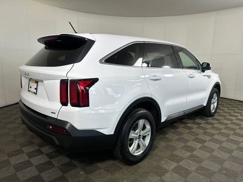 Used 2023 Kia Sorento LX AWD/4WD image 3