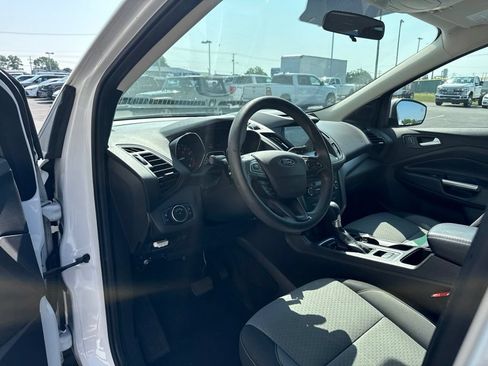 Used 2017 Ford Escape SE w/ Equipment Group 201A FWD image 7