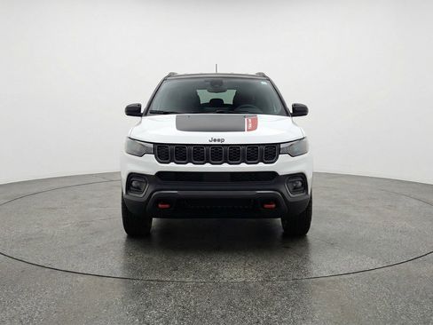 Used 2025 Jeep Compass Trailhawk AWD/4WD image 2