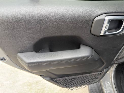Used 2020 Jeep Wrangler Unlimited Sahara AWD/4WD image 26