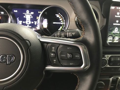 Used 2021 Jeep Wrangler Unlimited Sahara AWD/4WD image 19