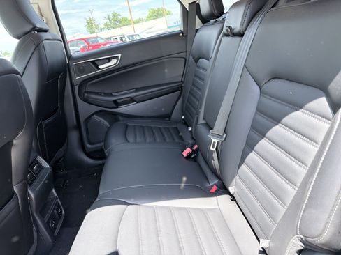 Used 2021 Ford Edge SEL w/ Convenience Package AWD/4WD image 4