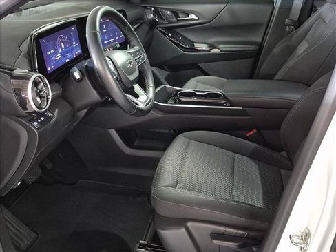Used 2025 Chevrolet Equinox LT w/ Safety and Technology Package FWD image 10