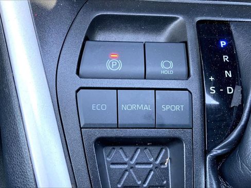 Used 2021 Toyota RAV4 XLE w/ Convenience Package image 35