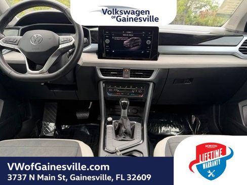 Used 2025 Volkswagen Taos SE FWD image 13