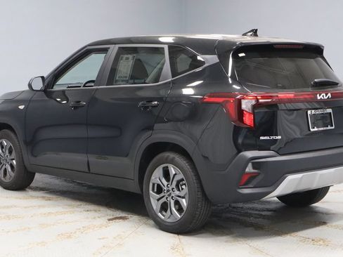 Used 2024 Kia Seltos LX AWD/4WD image 5