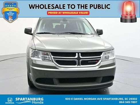 Used 2019 Dodge Journey SE image 2