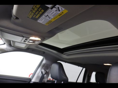 Used 2023 Toyota Highlander XLE image 30