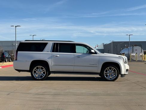 Used 2017 GMC Yukon XL SLT w/ Premium Edition image 8