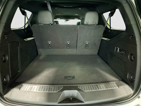 Used 2023 Chevrolet Suburban Premier image 23