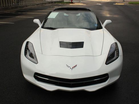 Used 2017 Chevrolet Corvette Stingray Coupe w/ 1LT RWD image 4