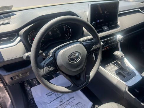 Used 2025 Toyota RAV4 XLE AWD/4WD image 12