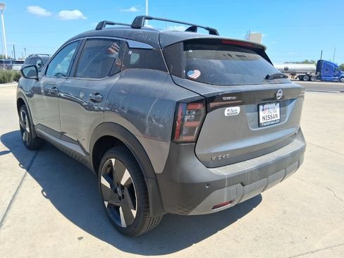 New 2026 Nissan Kicks SR w/ Cold Weather Package FWD image 5