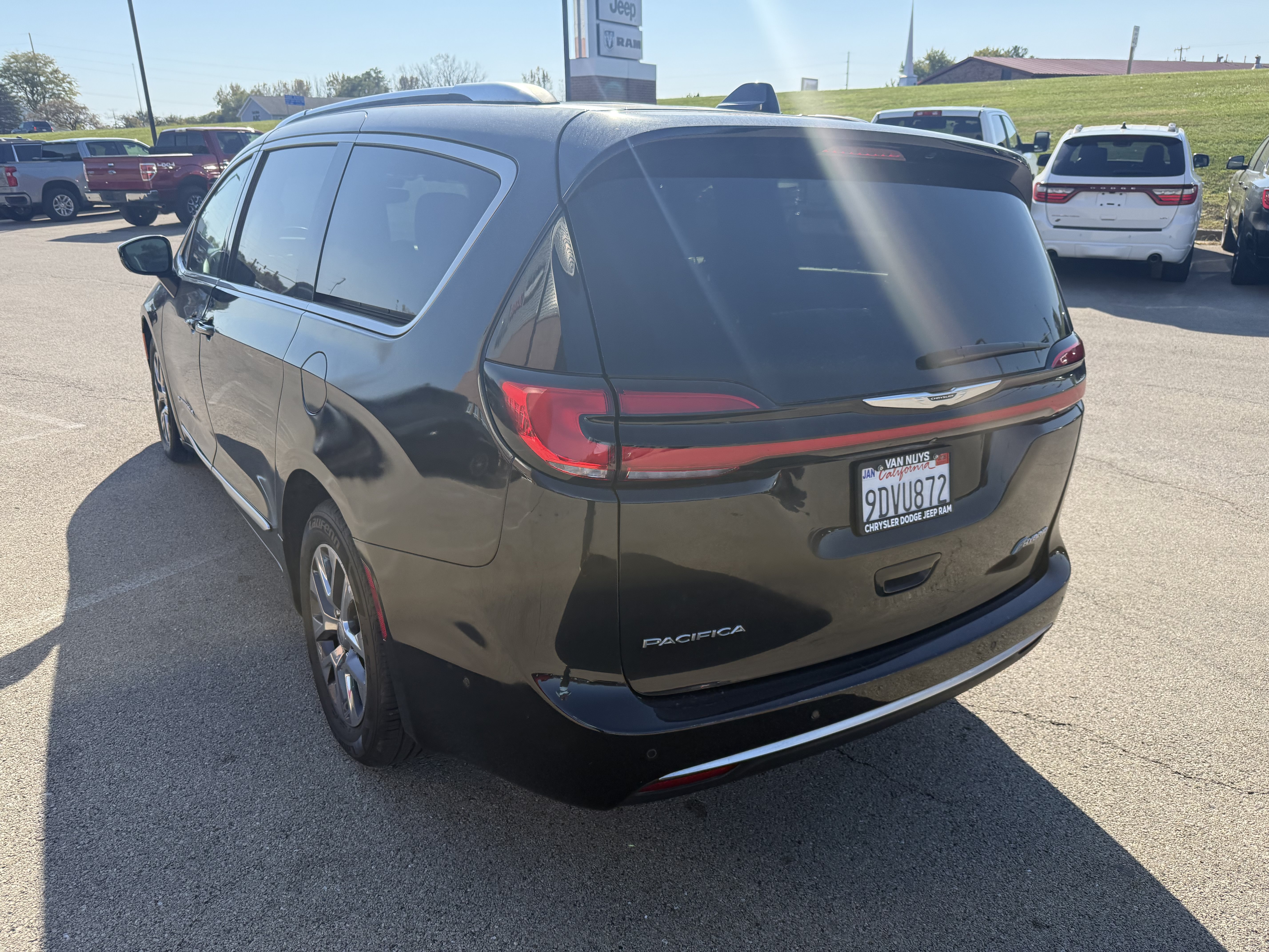 Used 2022 Chrysler Pacifica Pinnacle FWD image 5