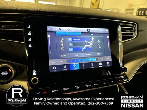 Used 2024 Jeep Wagoneer Series II image 9