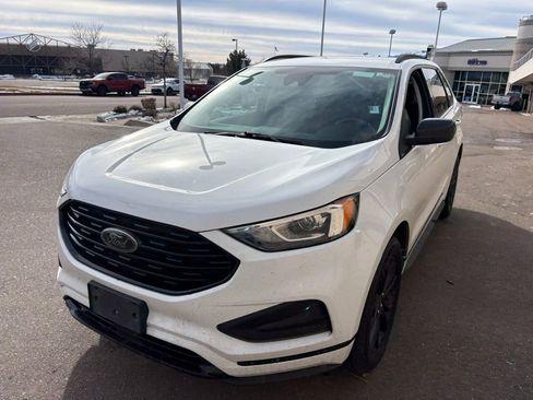 Used 2023 Ford Edge SE w/ Black Appearance Package image 3