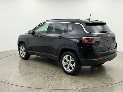 Used 2025 Jeep Compass Latitude AWD/4WD image 6