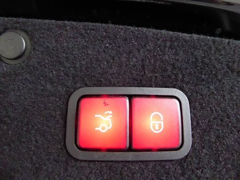 Used 2018 Mercedes-Benz S 560 4MATIC Sedan image 33