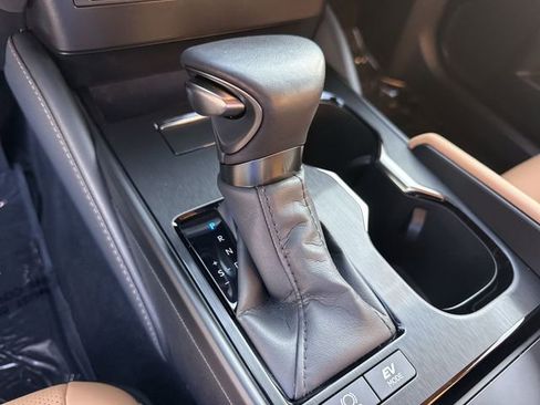 Used 2025 Lexus ES 300h w/ Premium Package FWD image 20