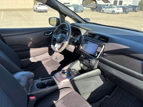Used 2022 Nissan Leaf S image 16