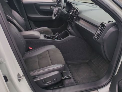 Used 2021 Volvo XC40 T5 R-Design image 40