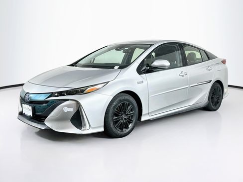 Used 2017 Toyota Prius Prime Plus w/ Carpet Mat Package FWD image 3