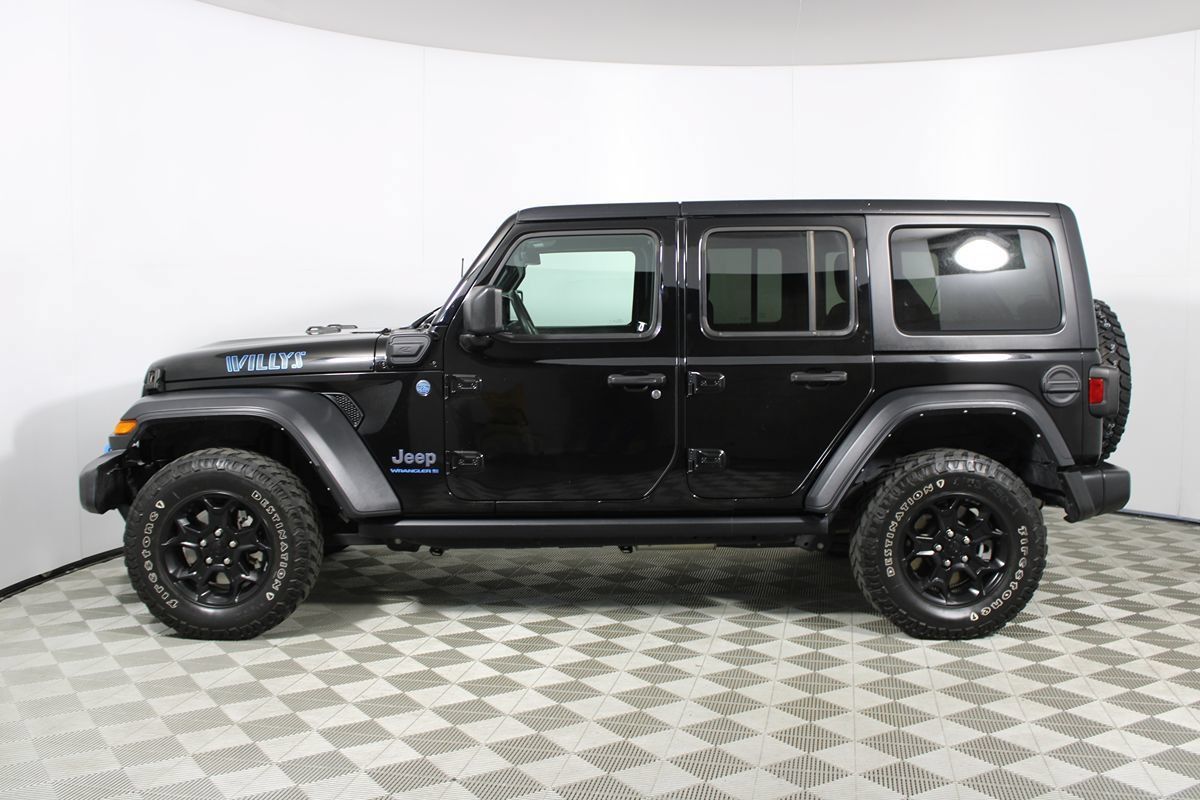 Used 2023 Jeep Wrangler Unlimited w/ Cold Weather Group AWD/4WD image 31