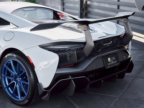 Used 2023 McLaren Artura RWD image 17
