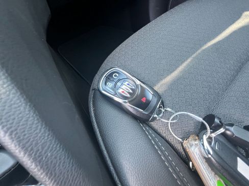 Used 2025 Buick Encore GX Preferred AWD/4WD image 21