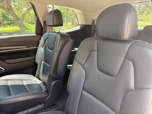 Used 2025 Kia Telluride S FWD image 7