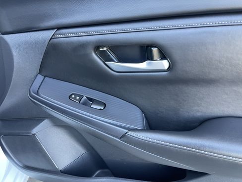 Used 2024 Nissan Sentra SV FWD image 30