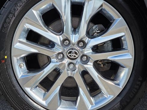 Used 2023 Toyota Highlander Limited AWD/4WD image 26