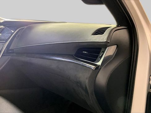 Used 2020 Cadillac Escalade Platinum RWD image 17