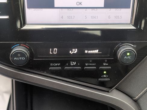 Used 2019 Toyota Camry SE w/ Convenience Package image 37