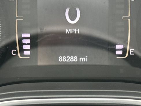 Used 2019 Jeep Cherokee Latitude Plus AWD/4WD image 19