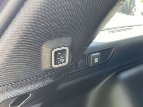 New 2025 Jeep Grand Cherokee Limited w/ Luxury Tech Group II image 32