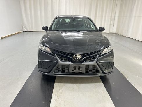 Used 2023 Toyota Camry SE FWD image 2