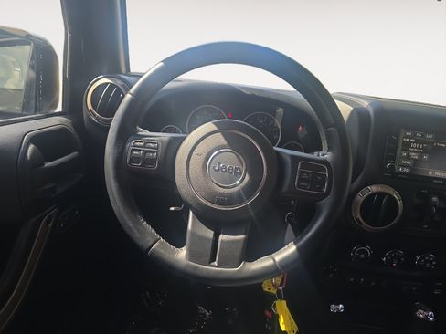 Used 2017 Jeep Wrangler Unlimited Sahara AWD/4WD image 13