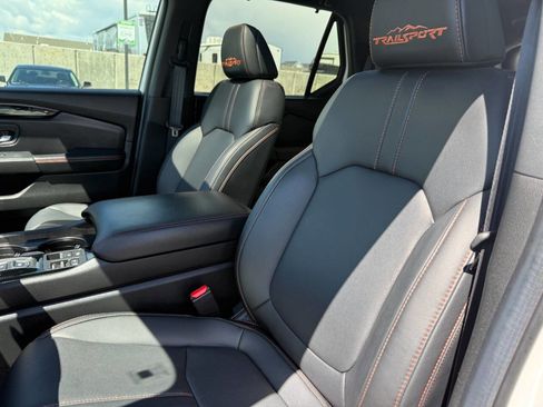 Used 2025 Honda Pilot TrailSport image 19