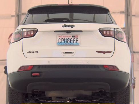 Used 2025 Jeep Compass Trailhawk AWD/4WD image 4