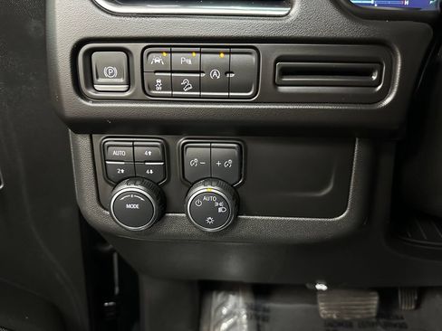 Used 2023 Chevrolet Tahoe Premier AWD/4WD image 35