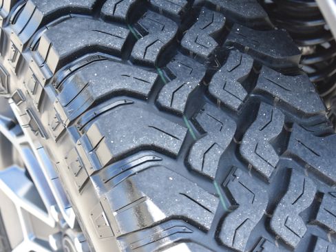 Used 2025 Jeep Gladiator Mojave image 11