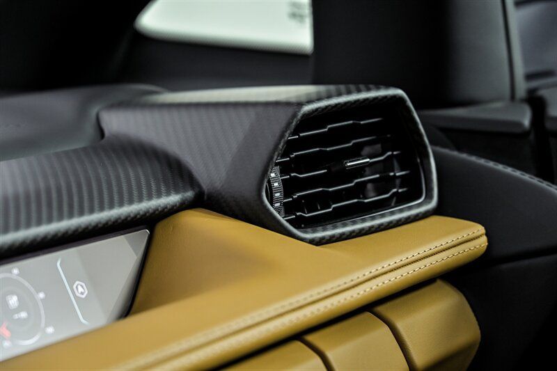 Used 2024 Lamborghini Revuelto AWD/4WD image 75
