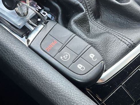 Used 2025 Jeep Compass Limited image 22