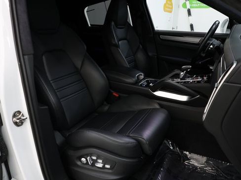 Used 2020 Porsche Cayenne Turbo image 76