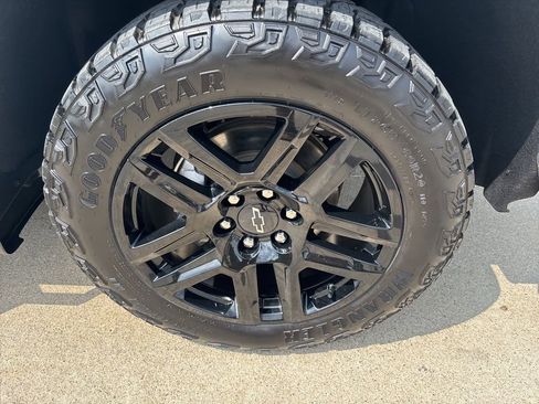 Used 2023 Chevrolet Silverado 1500 Custom Trail Boss AWD/4WD image 5