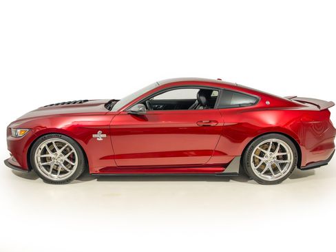 Used 2017 Ford Mustang GT Premium w/ GT Performance Package image 3