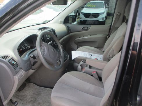 Used 2012 Kia Sedona LX image 10
